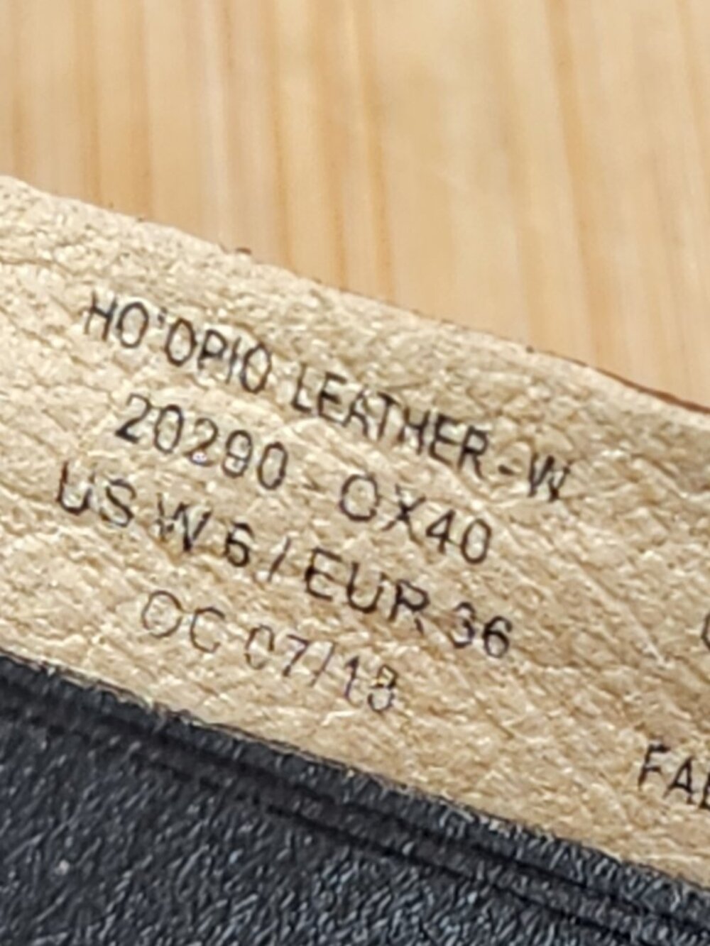 OluKai Ho'opio Womens Black Leather Thong Sandals Size 6 - Picture 9 of 9